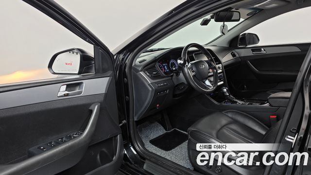 Hyundai Sonata 2023 — photo 13