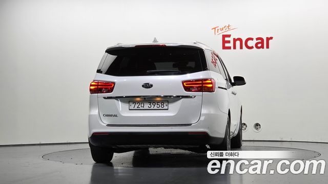 Kia Canival 2019 — photo 4