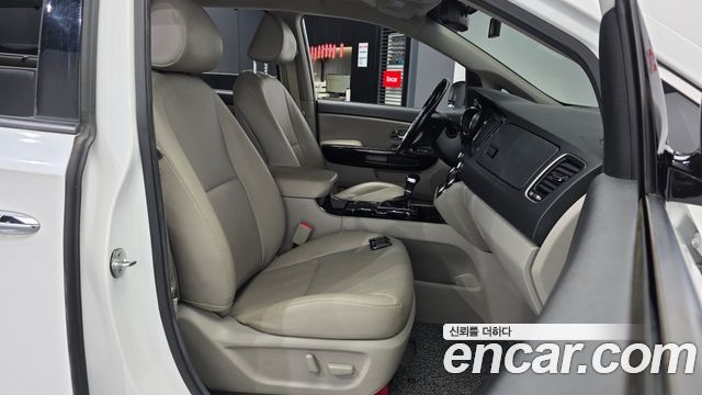 Kia Canival 2019 — photo 17