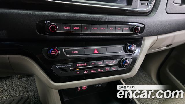 Kia Canival 2019 — photo 22