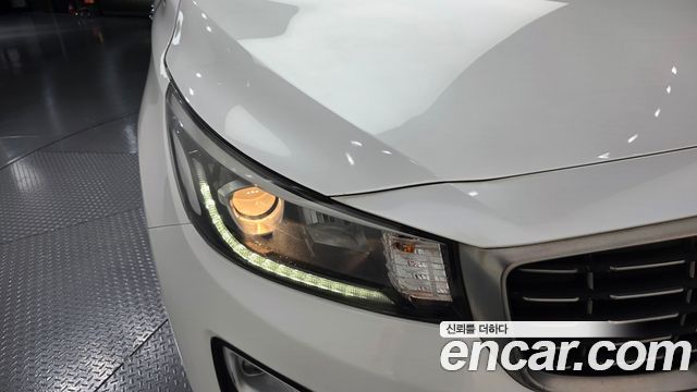 Kia Canival 2019 — photo 8