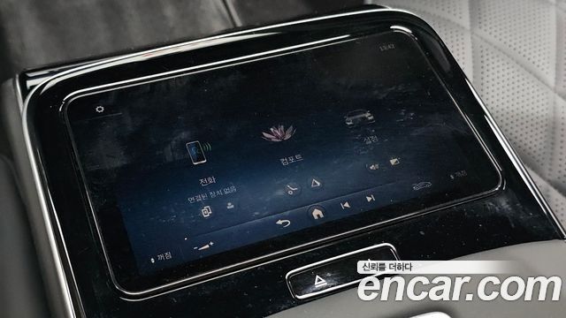 Mercedes-Benz S-Class 2023 — photo 24