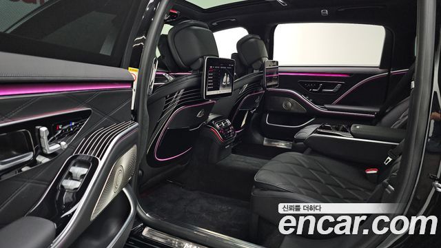 Mercedes-Benz S-Class 2023 — photo 18