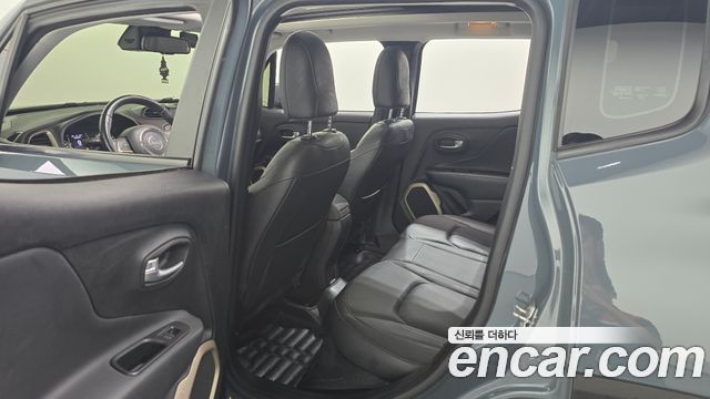 Jeep Renegade 2017 — photo 12
