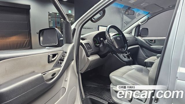 Hyundai Starex 2011 — photo 10