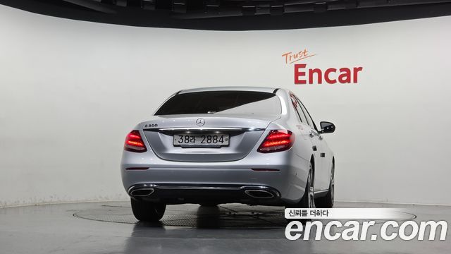 Mercedes-Benz E-Class 2019 — photo 4