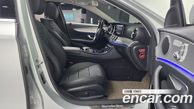 Mercedes-Benz E-Class 2019 — photo 11