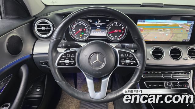 Mercedes-Benz E-Class 2019 — photo 13