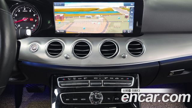 Mercedes-Benz E-Class 2019 — photo 14