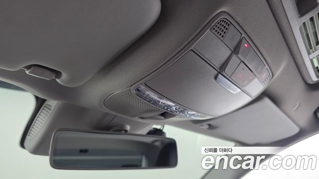 Mercedes-Benz E-Class 2019 — photo 17