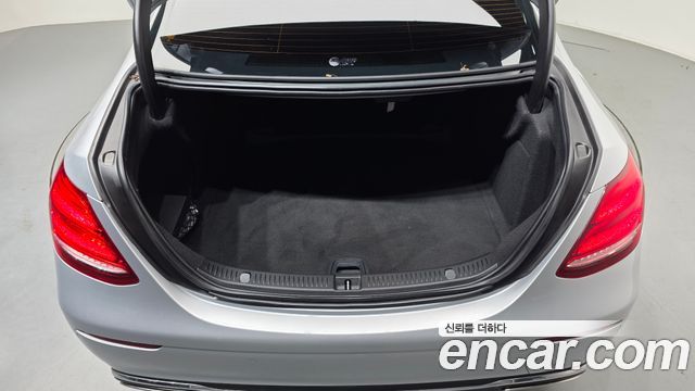 Mercedes-Benz E-Class 2019 — photo 20