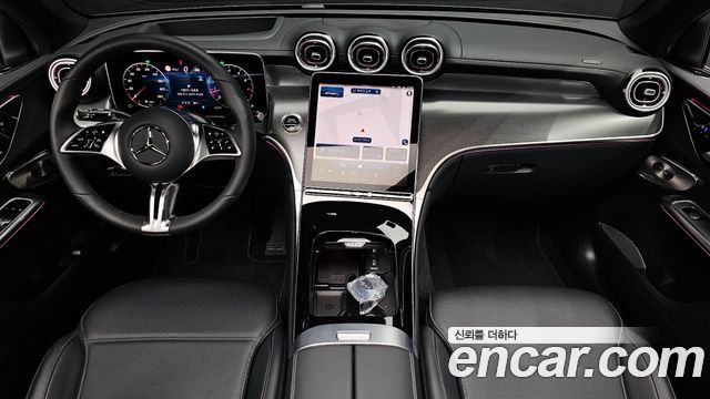 Mercedes-Benz GLC-Class 2026 — photo 10