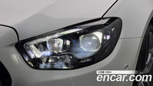 Mercedes-Benz E-Class 2021 — photo 8