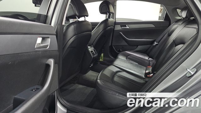 Hyundai Sonata 2017 — photo 18