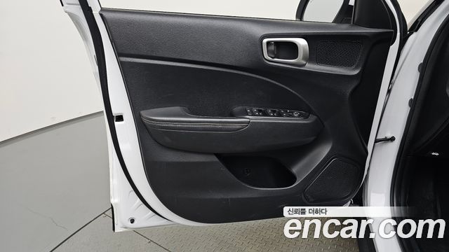 Hyundai Venue 2022 — photo 14