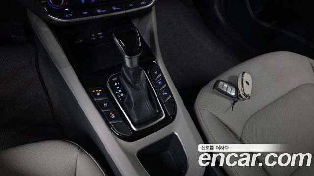 Hyundai Ioniq 2019 — photo 12
