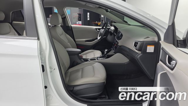 Hyundai Ioniq 2019 — photo 17