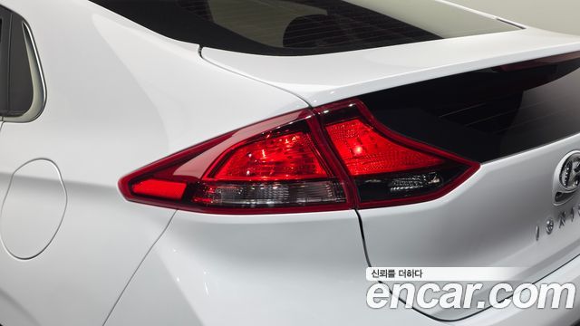 Hyundai Ioniq 2019 — photo 9
