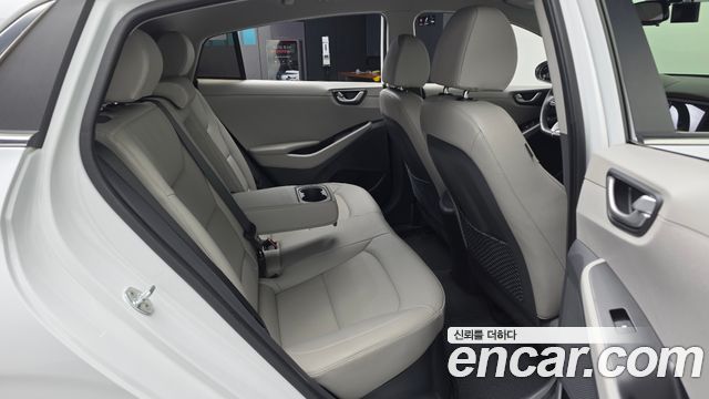 Hyundai Ioniq 2019 — photo 16