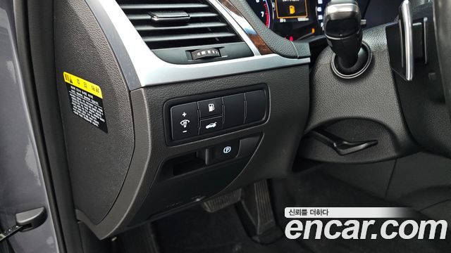 Hyundai Genesis 2016 — photo 26