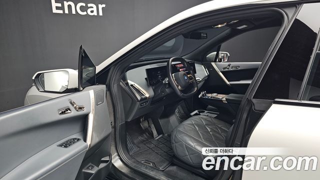 BMW iX 2023 — photo 10