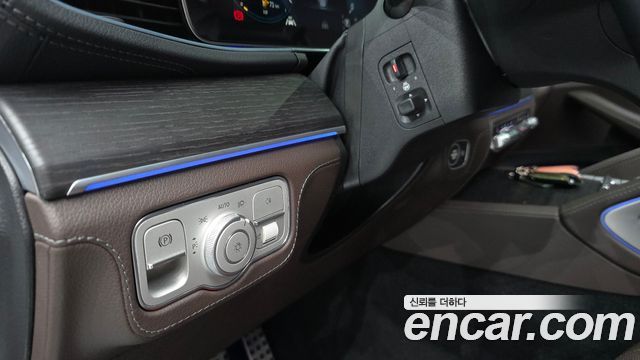 Mercedes-Benz GLS-Class 2022 — photo 27