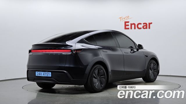 Tesla Model Y 2026 — photo 2