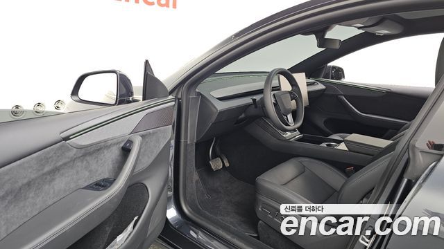 Tesla Model Y 2026 — photo 13