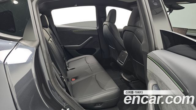 Tesla Model Y 2026 — photo 18