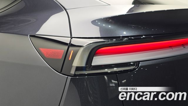 Tesla Model Y 2026 — photo 9