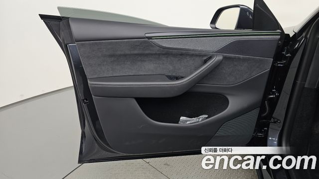 Tesla Model Y 2026 — photo 14