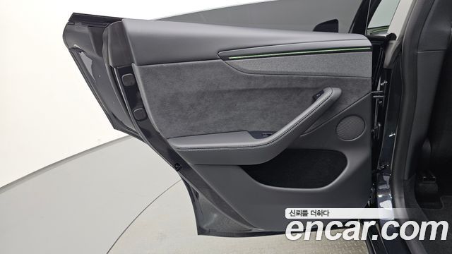 Tesla Model Y 2026 — photo 15