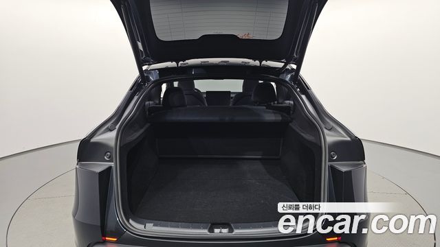 Tesla Model Y 2026 — photo 35