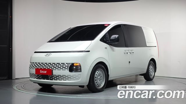 Hyundai Staria 2025 — photo 1