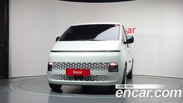 Hyundai Staria 2025 — photo 3