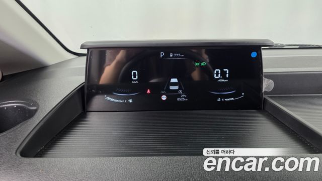 Hyundai Staria 2025 — photo 11
