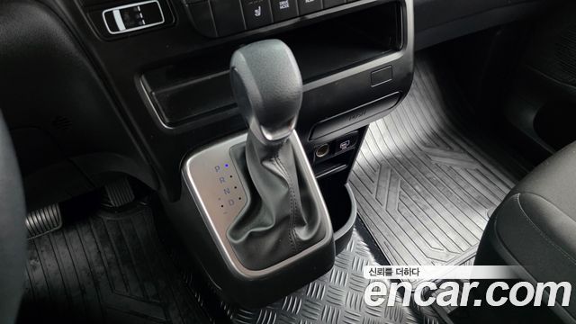 Hyundai Staria 2025 — photo 12