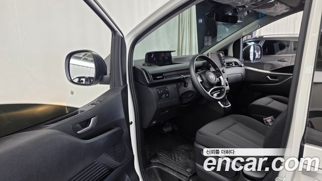 Hyundai Staria 2025 — photo 13