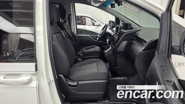 Hyundai Staria 2025 — photo 17