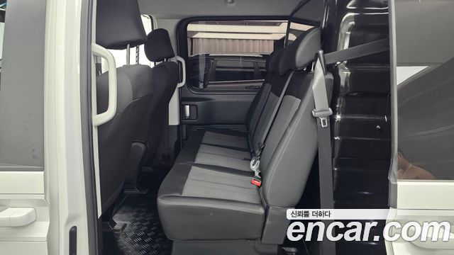 Hyundai Staria 2025 — photo 18