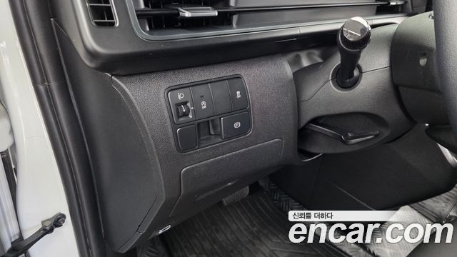 Hyundai Staria 2025 — photo 23