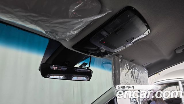Hyundai Staria 2025 — photo 24