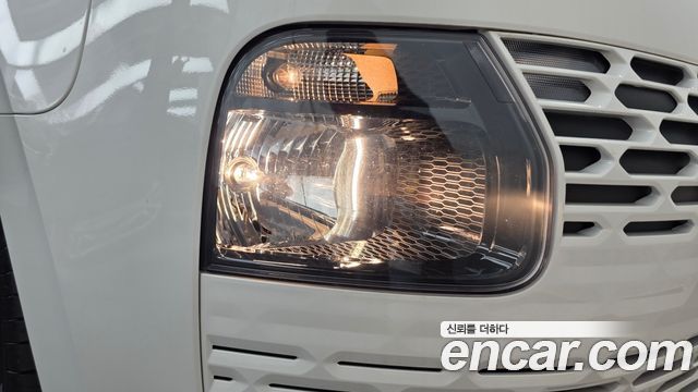 Hyundai Staria 2025 — photo 8