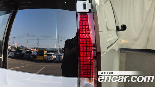Hyundai Staria 2025 — photo 9