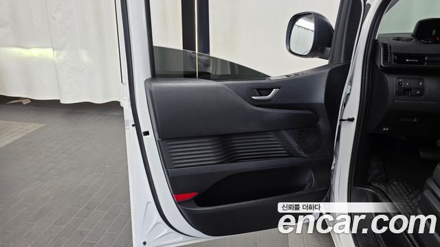 Hyundai Staria 2025 — photo 14