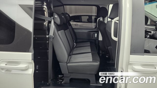 Hyundai Staria 2025 — photo 16