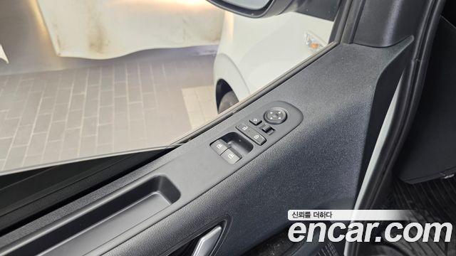 Hyundai Staria 2025 — photo 30