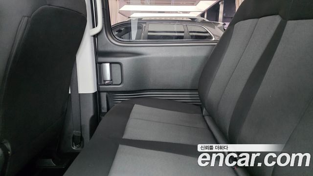 Hyundai Staria 2025 — photo 31