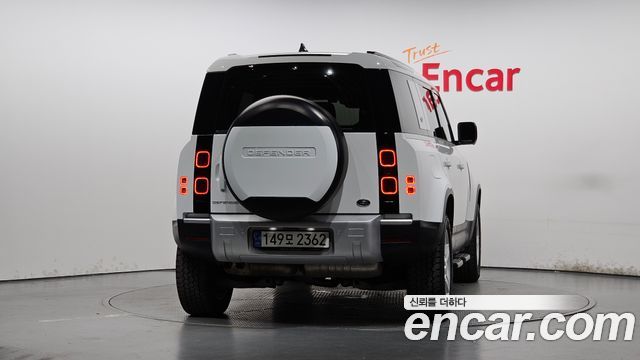 Land Rover Defender 2023 — photo 4