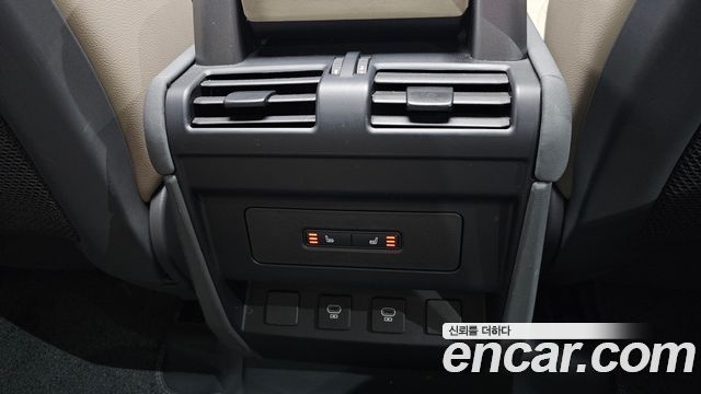 Land Rover Defender 2023 — photo 19